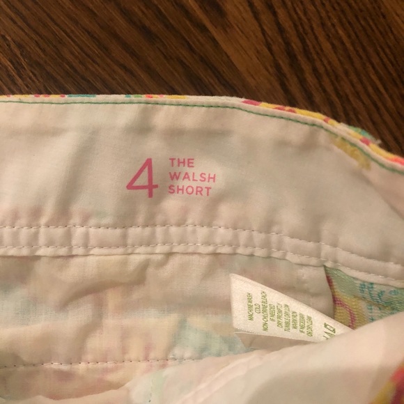 💗Lilly Pulitzer shorts💗 - Picture 2 of 2